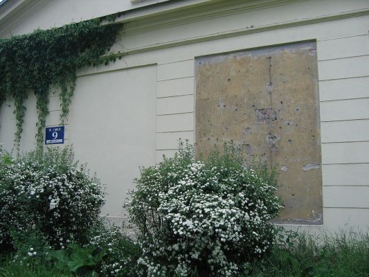 Ślady kul na ścianie domu na ul. 1 Maja 9
