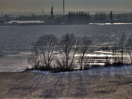 Zimowe, południowe słońce nad Wisłą

