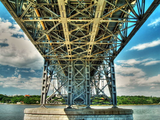 Stalowa pajęczyna II
olympus E-500 / 14-45, HDR + krzywe
