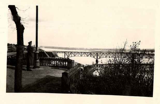 Widok mostu przez Wisłę z Tumskiego Wzgórza
14.V.1941 r.
