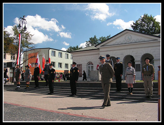 15 sierpnia 2006 r. - obchody Dnia Wojska Polskiego oraz 86 rocznicy wojny Polsko - bolszewickiej 1920 r.
w oczekiwaniu na poczty sztandarowe przy Grobie Nieznanego Żołnierza
Słowa kluczowe: 86pb