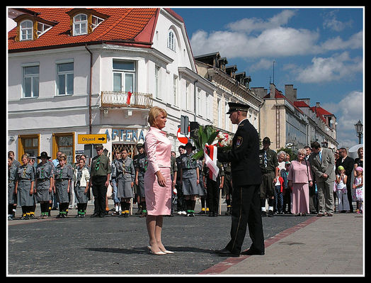 15 sierpnia 2006 r. - obchody Dnia Wojska Polskiego oraz 86 rocznicy wojny Polsko - bolszewickiej 1920 r.
Kwiaty na Grobie Nieznanego Żołnierza składa posłanka Jolanta Szymanek - Deresz
Słowa kluczowe: 86pb
