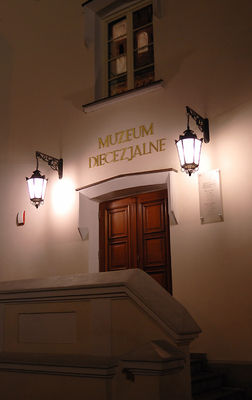 Muzeum Diecezjalne
Wejście główne do nowej siedziby (drugiego budynku) Muzeum Diecezjalnego
