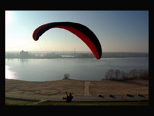 Paralotniarze na płockiej skarpie
