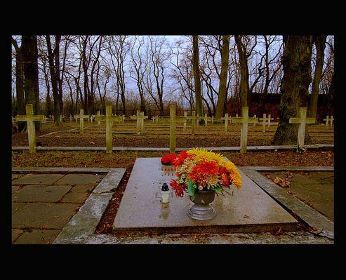 Cmentarz Garnizonowy ul. Norbertańska
"Bohaterom poległym w walkach o wolność Ojczyzny"
