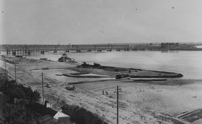 Nad Wisłą
okres przedwojenny, czy powojenny?
