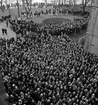 Obchody Tysiąclecia Chrztu Polski w Płocku
13.XI.1966

Uczestnicy uroczystości na placu przed katedrą
