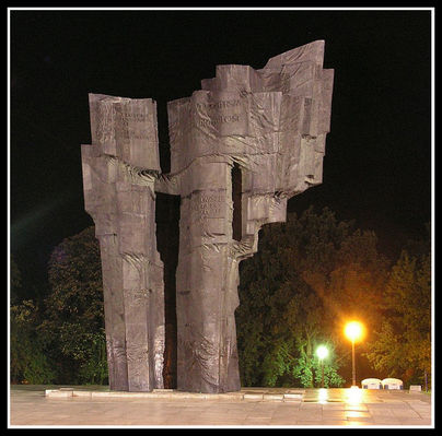 Pomnik Broniewskiego
