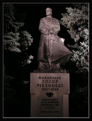 Pomnik J. Piłsudskiego
nowa odsłona pomnika Józefa Piłsudskiego (ul. Kolegialna)
