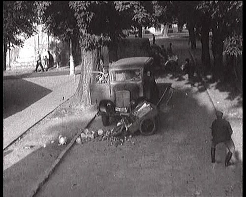 Kadr z serialu "Stawka większa niż życie" odc. pt. Żelazny Krzyż (1968)
ul. Teatralna
