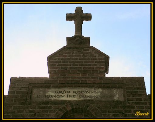 Nowy Duninów
Cmentarz w Nowym Duninowie - grób Baronów Ike Duninowskich
