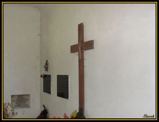 Nowy Duninów
Cmentarz w Nowym Duninowie - wnętrze grobu Baronów Ike Duninowskich
