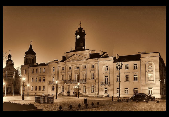 Ratusz
siedziba władz samorządowych miasta


