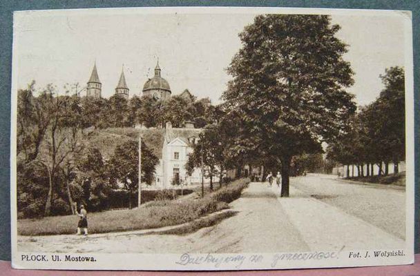 ul. Mostowa
Foto : J.Wołyński.
Na odwrocie, na stemplu pocztowym widnieje data 25.VII.1933 r.

