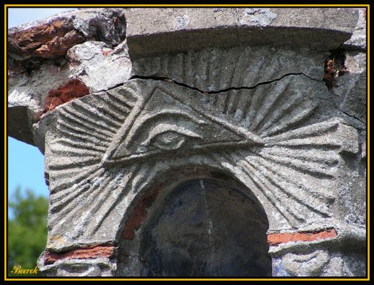 Oko opatrzności
Detal nagróbka - cmentarz w Nowym Duninowie
