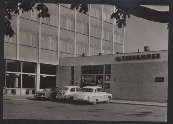 Hotel "Petropol"
parking przed hotelem - 1967 r.
