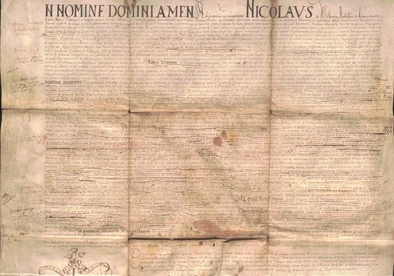 Instrument notarialny Wawrzyńca Zambrzuskiego
po 27 XI 1523, Płock
Instrument notarialny Wawrzyńca Zambrzuskiego, którym Mikołaj z Wilkanowa, archidiakon i administrator diecezji płockiej, powołując się na poprzedni wyrok w tej sprawie wydany przez biskupa Wincentego (5 I 1501 r.) przysądza prawo patronatu do kościoła św. Leonarda i Katarzyny i szpitala pod Płockiem kapitule, burmistrzowi i radzie miasta Płocka.
