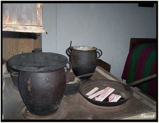 Skansen w Sierpcu
Wnętrze kuchni w jednej z chat znajdujących się w skansenie.
Info dla smakoszy: boczek niestety tekturowy :>
