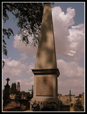 Cmentarz w Trzepowie
Miejsce Pamięci Narodowej - obelisk ku czci poległych mieszkańców Trzepowa w wojnie 1918 r.

