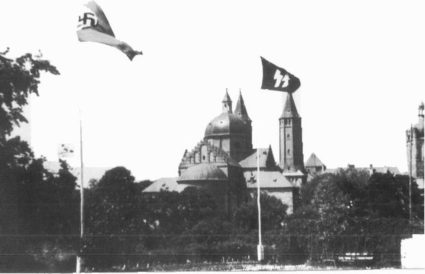 Tumskie Wzgórze
Niemieckie flagi na Wzgórzu Tumskim, 1940 r.
