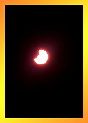 Częściowe zaćmienie słońca widoczne w Płocku
1.VIII.2008 r. godz. 12:00

robione przez filtr IR
