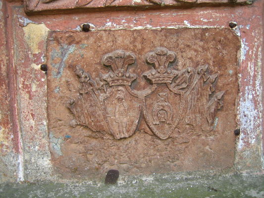 Herb
fragment grobowca. Brwilno - przy kościele parafialnym.
