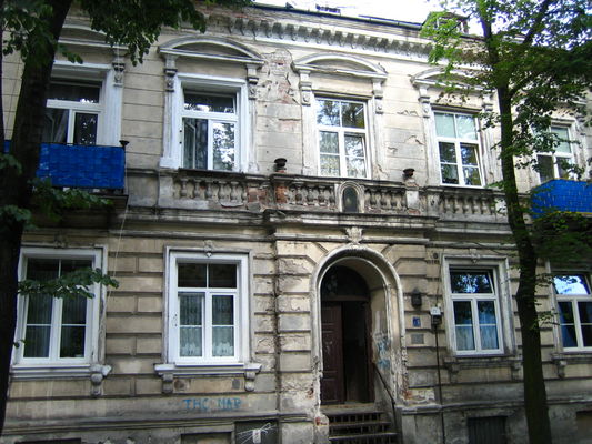 Kamienica
piękna - ponad 100 lat i niszczeje.
