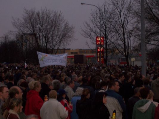 Marsz milczenia
Marsz milczenie ku czci Janowi Pawłowi II 
