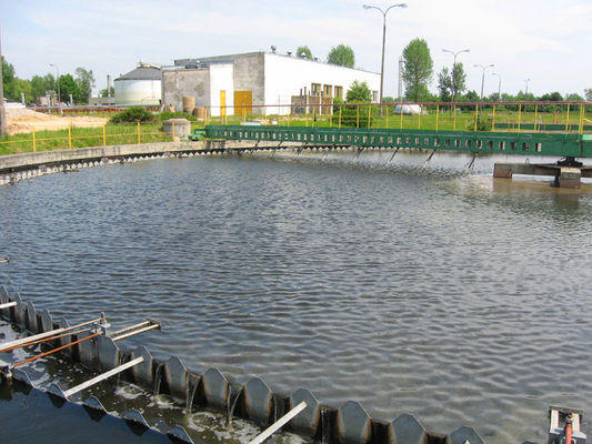 Oczyszczalnia ścieków komunalnych dla miasta Płocka w Maszewie
Osadnik wtórny kołowy o śr. 36 m i pojemności 3000 m3
