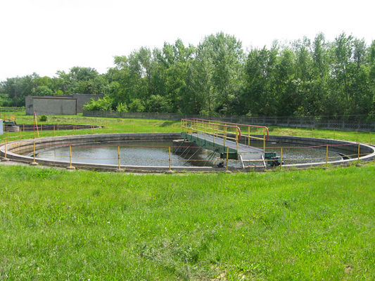 Oczyszczalnia ścieków komunalnych dla miasta Płocka w Maszewie
Osadnik wtórny kołowy o śr. 26 m i pojemności 1590 m3
