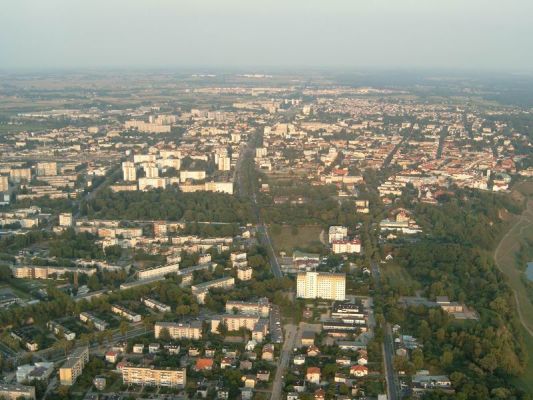 Płock w całej okazałości
rzucający sie w oko budynek "Wcześniaka" 
