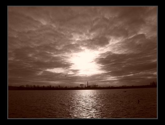 Wisła
w tle dawna elektrownia na Radziwiu
