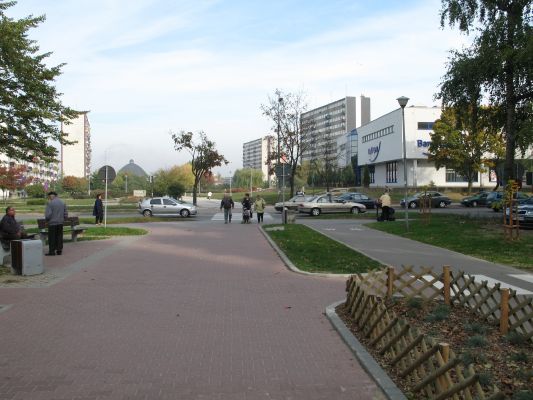 Widok z al.Spacerowej w kierunku al.Roguckiego
Uwaga: Duży plik (ok. 3 MB)
