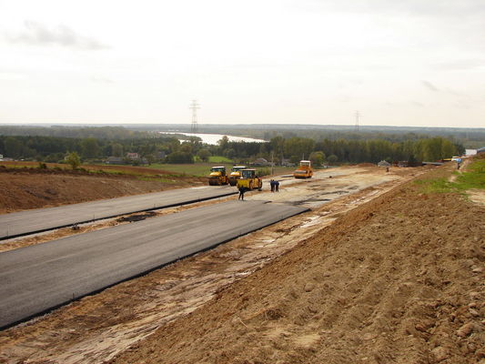 Budowa dróg dojazdowych do nowego mostu
Październik 2006
