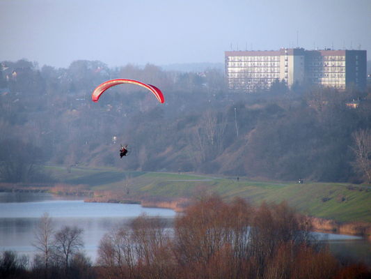 Paralotniarze nad Płockiem
