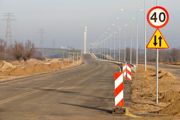 Wjazd na nowy most z ronda na ul. Dobrzykowskiej
