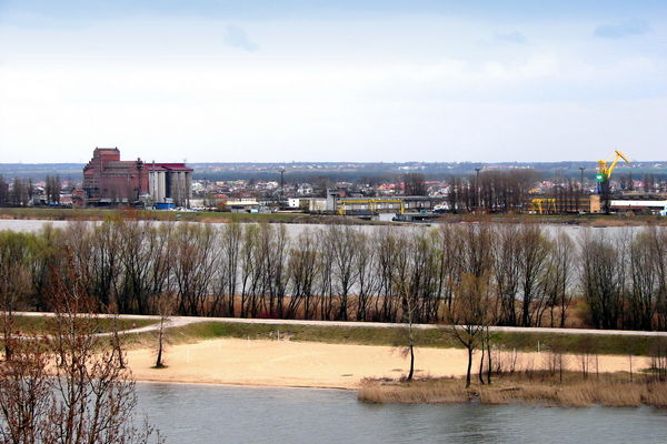 Widok na Sobótkę oraz Radziwie z parku przy Domu Technika
