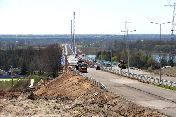 Budowa dróg dojazdowych do nowego mostu
Kwiecień 2007
