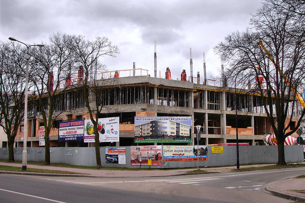 Budowa budynku mieszkalno-usługowego, ul. 1-go Maja
Luty 2008
