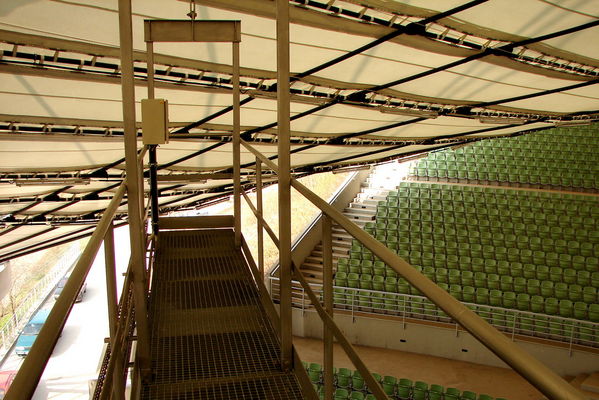 Pod dachem amfiteatru
