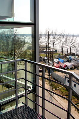 Widok na bulwar z tarasu amfiteatru
