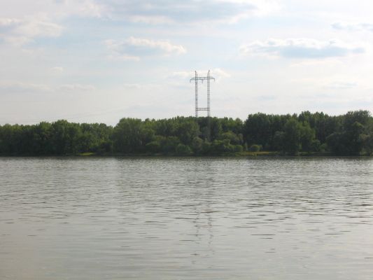 Linia energetyczna biegnąca przez Wisłę
