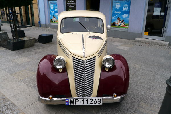 Jarmark Tumski 2010
Wystawa zabytkowych samochodów
