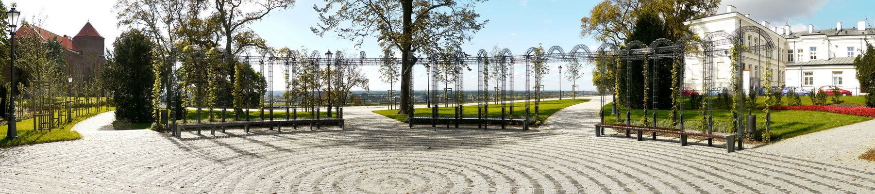 Pergola przy pomniku Ludwika Krzywickiego
