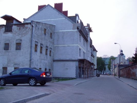ul. Piekarska
ul. Piekarska. Widoczny budowany obecnie (2005/2006) hotel - pierwszy czterogwiazdkowy obiekt tego typu w mieście.
