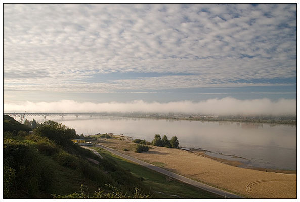 Mgłą spowite I
Słowa kluczowe: mgła wisła plaża skarpa most niebo piaski
