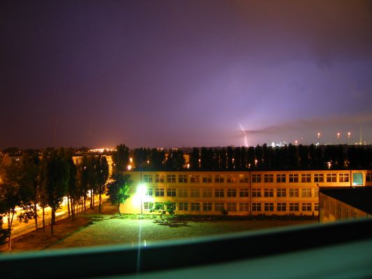 dość gwałtowna burza 28 lipca 2005. ul. Miodowa
