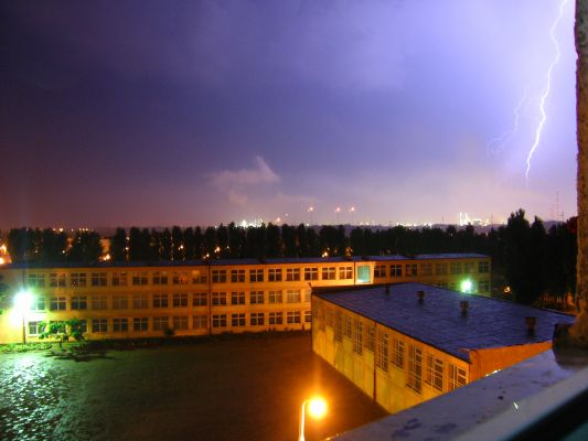 dość gwałtowna burza 28 lipca 2005. ul. Miodowa
