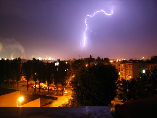 dość gwałtowna burza 28 lipca 2005. ul. Miodowa
