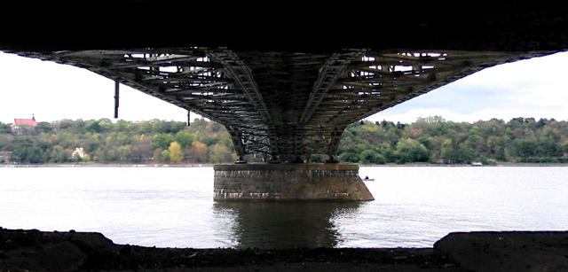 Stary most
Widok starego mostu po stronie radziwia z troszke nizszej perspektywy
